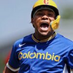 Colombia vence a Panamá y se mantiene con vida en el Clásico Mundial de Béisbol