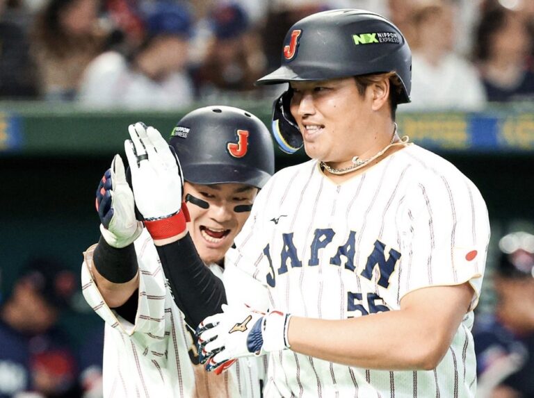 Japón arma explosivo rally en la octava y blanquea 9-0 a la República Checa