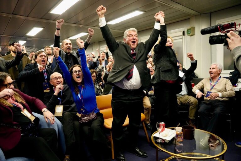 Laporta es reelegido presidente del Barcelona con amplio respaldo de los socios