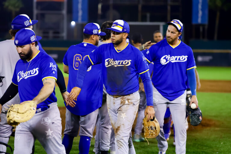Charros exhiben poder ofensivo y dominio en la lomita ante Sultanes