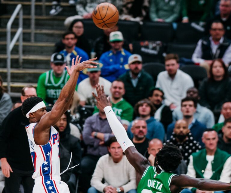 Edgecombe lidera a los 76ers y empata la serie ante Celtics pese al dolor