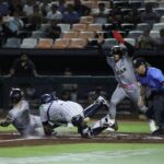 Leones aseguran la serie ante Tigres con sólida noche de Negrín y Henry Ramos