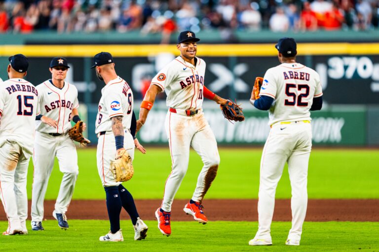 Carlos Correa encabeza ofensiva de Astros y completa barrida sobre Boston