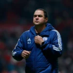 Jardine se aferra al cargo tras otro tropiezo internacional