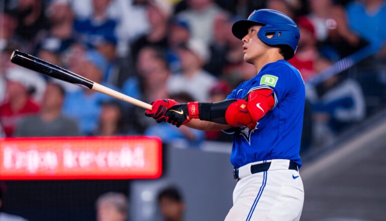 Azulejos se apoyan en Okamoto y Andrés Giménez para vencer a Guardianes