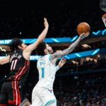 Hornets sobreviven al drama en tiempo extra y eliminan al Heat del play-in