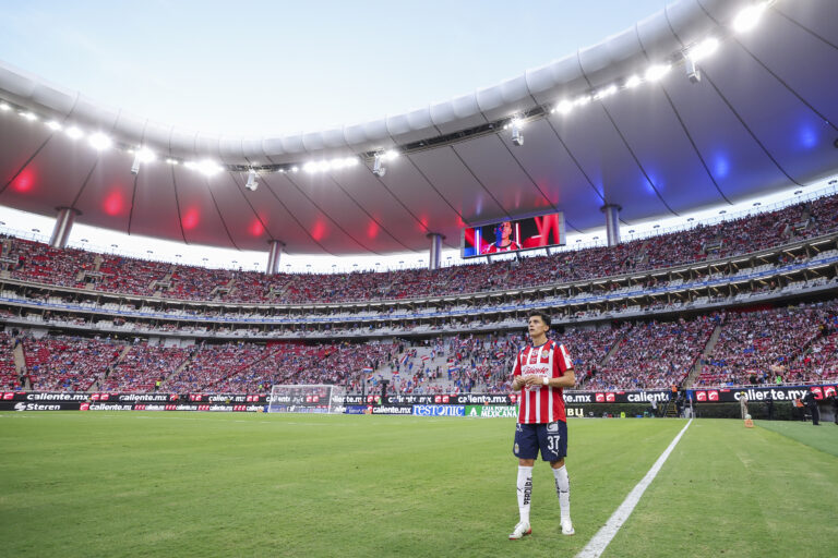 Chivas deja escapar el liderato y termina segundo por diferencia de goles