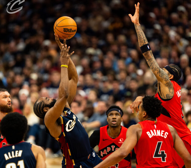Cavaliers imponen condiciones ante Raptors y toman ventaja en la serie