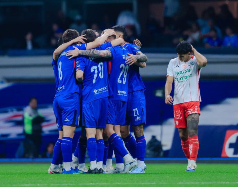 Cruz Azul golea a Necaxa y cierra el torneo en tercer lugar