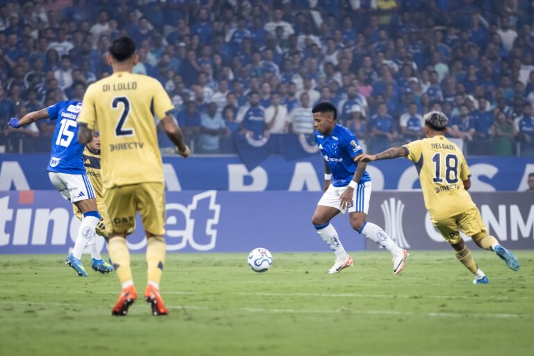Cruzeiro sorprende a Boca Juniors y aprieta el Grupo D de la Libertadores