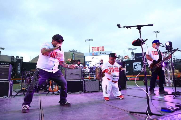 El Gran Silencio enciende la inauguración de Toros Mobil Park