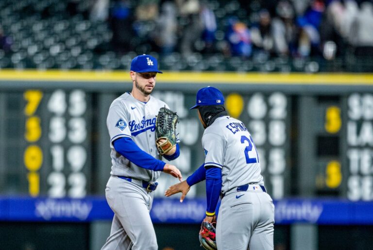 Dodgers dominan a Rockies con gran actuación de Muncy y sólido pitcheo de Glasnow