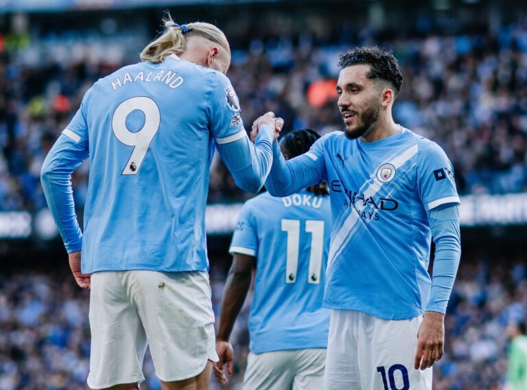 Manchester City derrotó 2-1 al Arsenal y se pone a tres puntos de Gunners