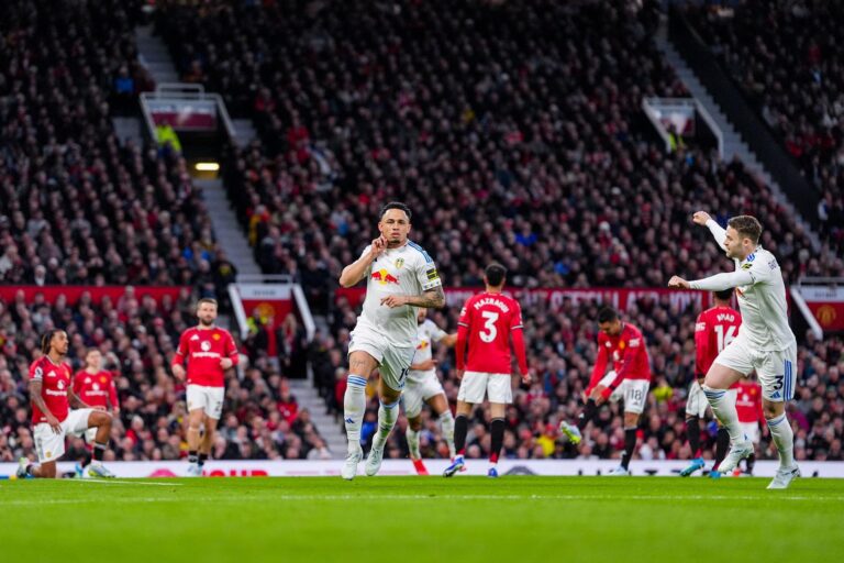 Manchester United cae en casa 1-2 ante Leeds Unitd