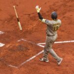 Padres remontan en Fenway con poder de Machado y Merrill