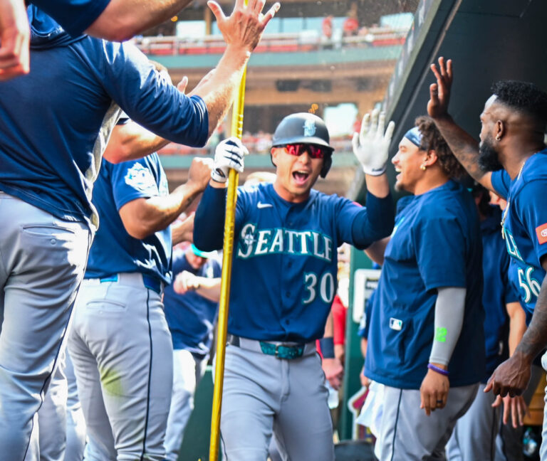 Refsnyder define en la novena y Mariners vencen a Cardinals