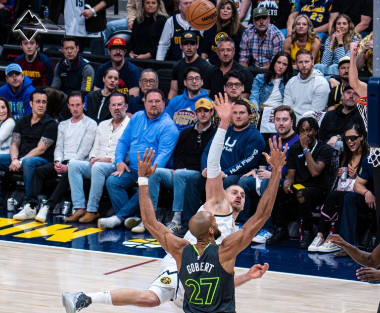 Murray y Jokic imponen su ley: Nuggets remontan y golpean primero en la serie ante Timberwolves