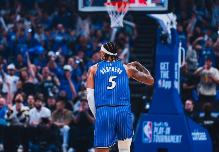 Magic aplasta a Hornets y avanza al duelo de playoffs ante Pistons