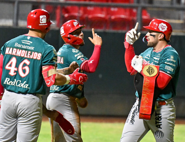 Julián Ornelas desata ofensiva histórica y Diablos aplasta a Piratas