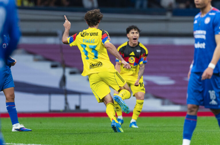 América y Cruz Azul empatan en un intenso Clásico Joven en el regreso al Estadio Banorte