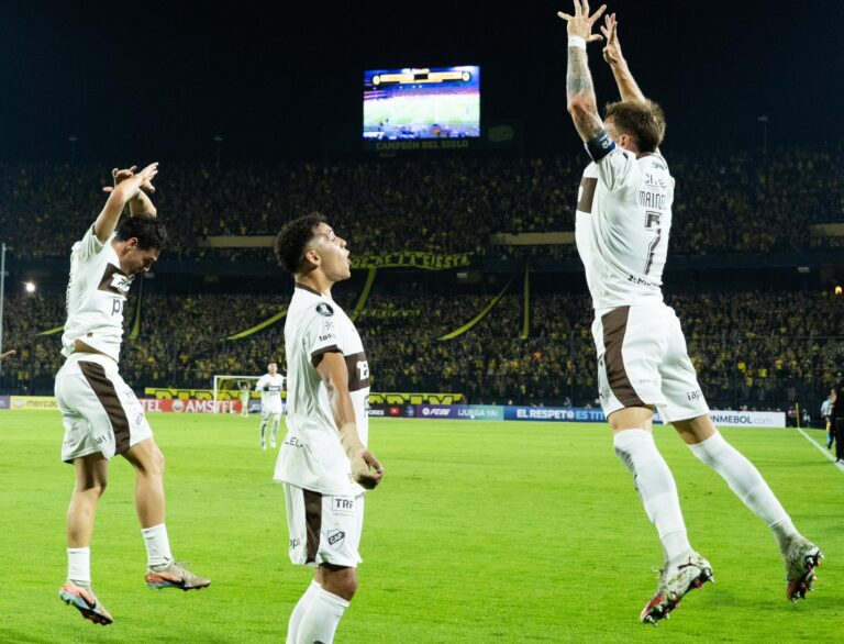 Platense sorprende a Peñarol en Montevideo y suma tres puntos clave en Libertadores