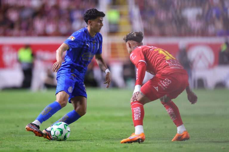 Necaxa se despide de la liguilla tras empatar con Chivas; Guadalajara deja escapar liderato