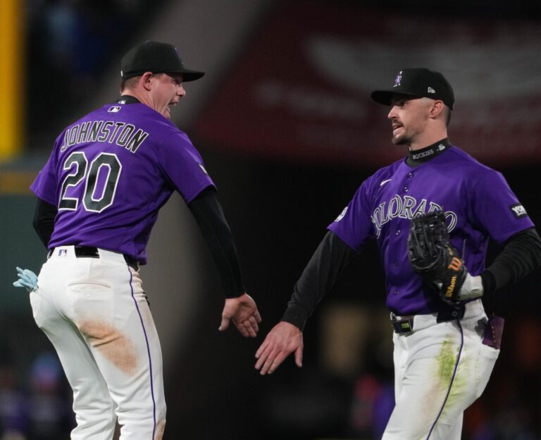 Rockies remontan a Dodgers y se quedan con la serie en casa