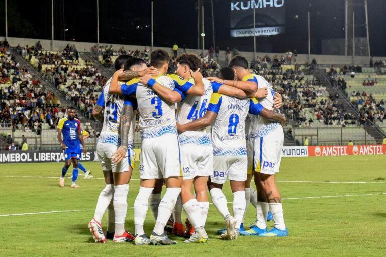 Rosario Central golea a Universidad Central