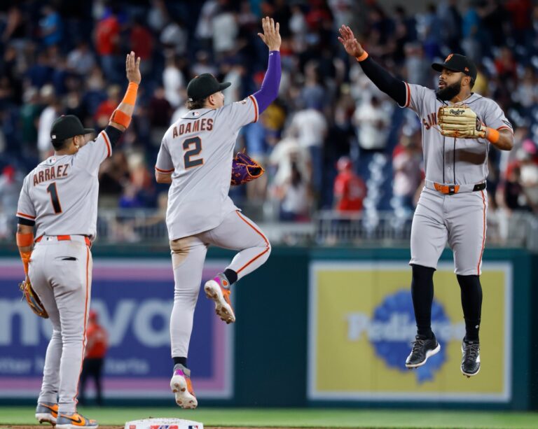 Gigantes arman rally tempranero y vencen con autoridad a Nacionales