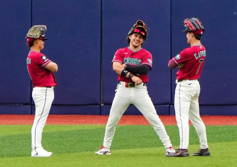 D-backs remontan con explosivo cierre y sorprenden a Padres en duelo de volteretas
