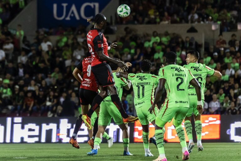 Xolos gana en el regreso de Gilberto Mora