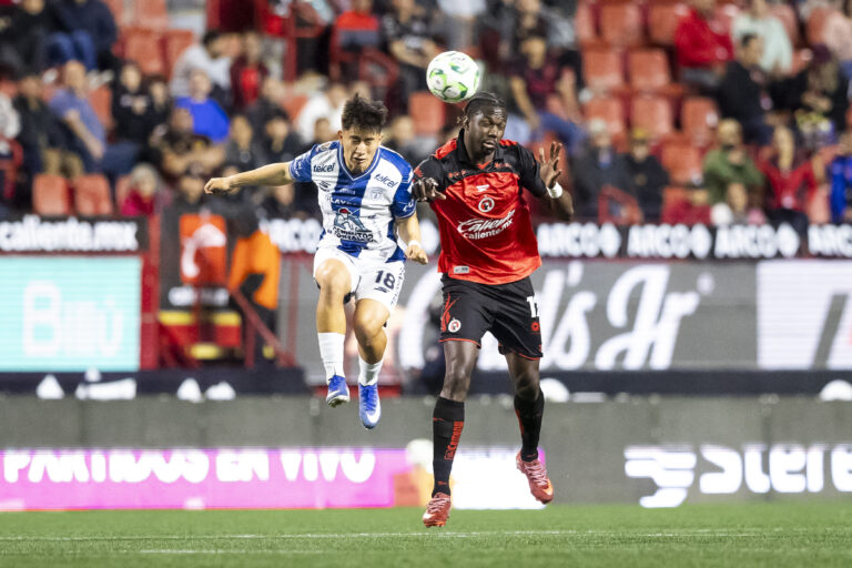 Tijuana sorprende a Pachuca y mantiene vivas sus aspiraciones