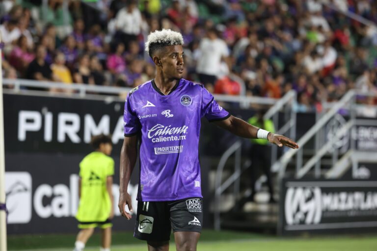 Mazatlán y Querétaro empatan en duelo intenso en el viernes botanero