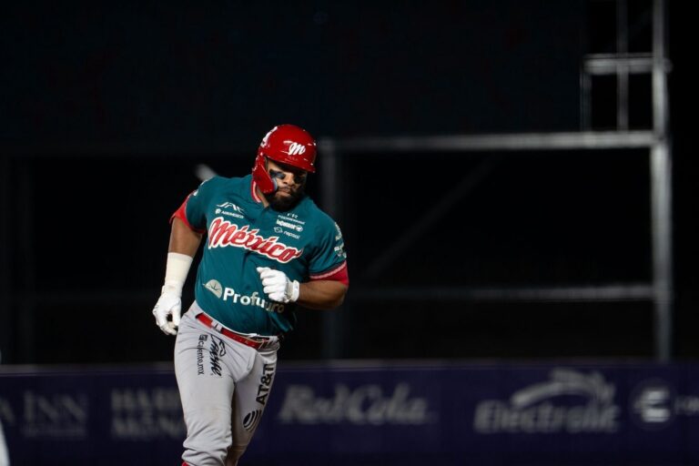 Diablos Rojos desatan ofensiva de 25 imparables y apalean a Conspiradores en Querétaro
