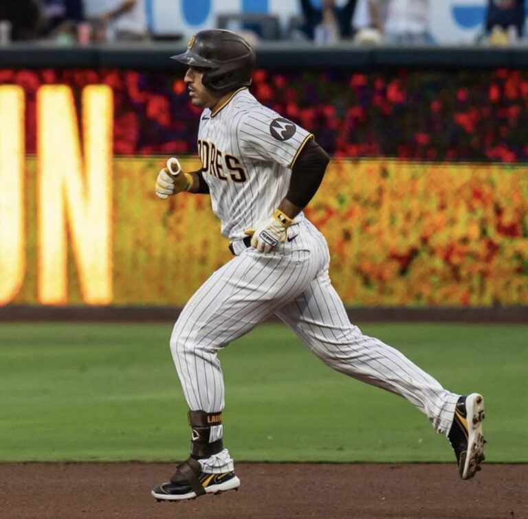 Padres triunfa con Tatis Jr en la segunda base