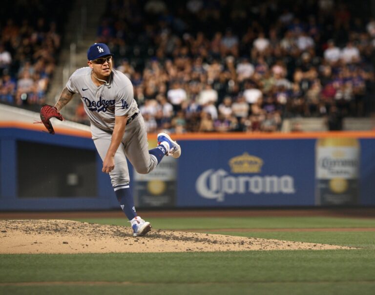 Julio Urías cerca de volver al béisbol profesional