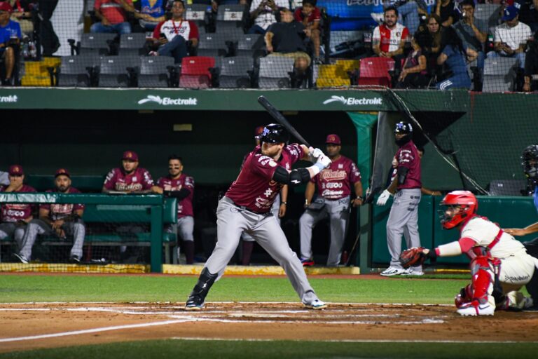 Olmecas apalea a El Águila con noche de cuatro jonrones y pitcheo dominante