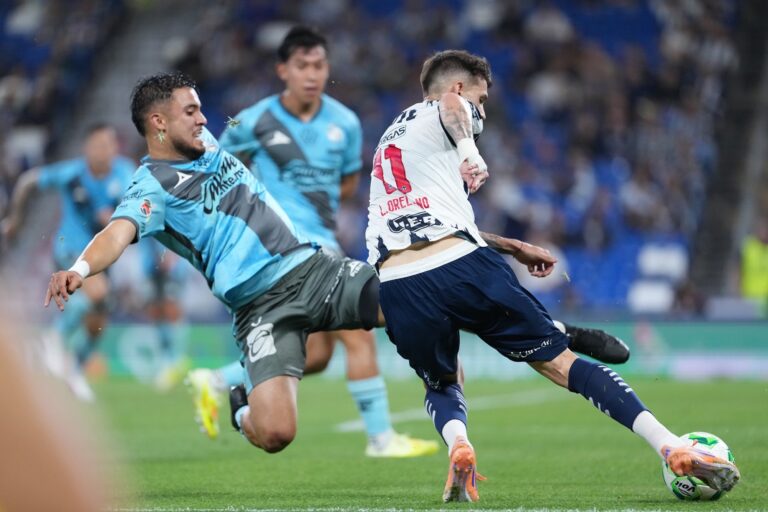 Sufrido triunfo de Rayados 2-1 ante Puebla