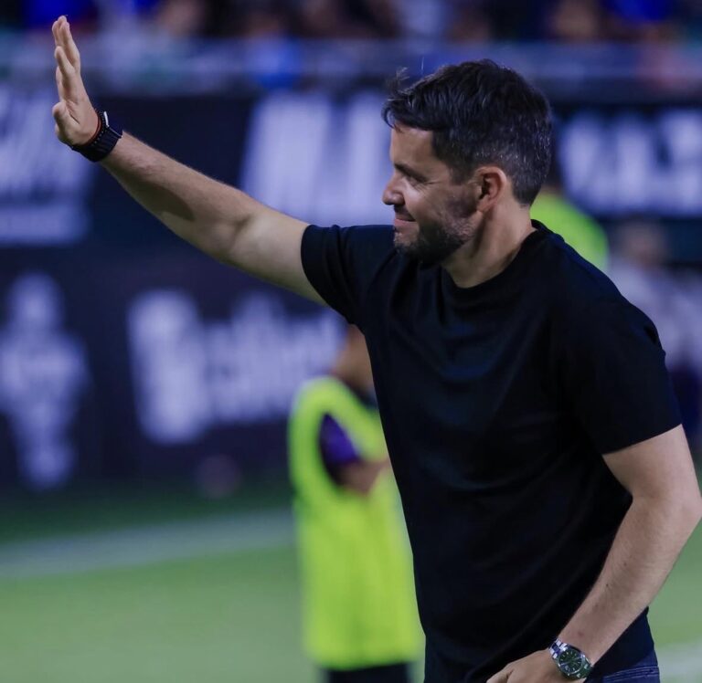 Nicolás Larcamón dejó la dirección técnica de Cruz Azul