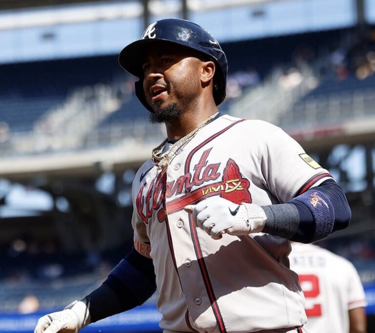 Bravos explotan en la séptima y vencen a Nacionales para afianzarse en la cima del Este