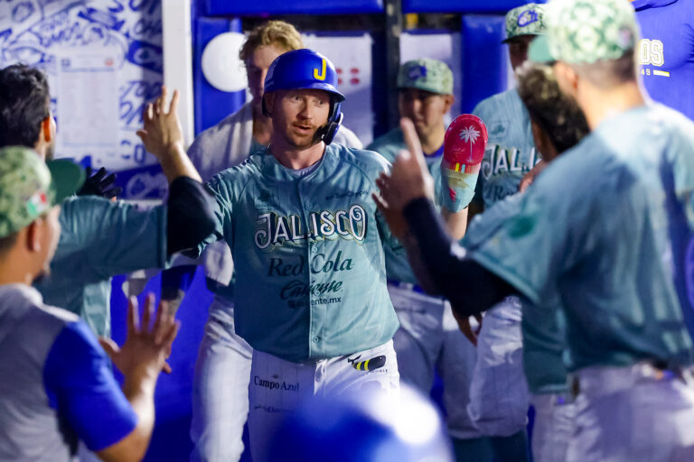 Charros explota desde el primer inning y toma ventaja sobre Sultanes en la serie
