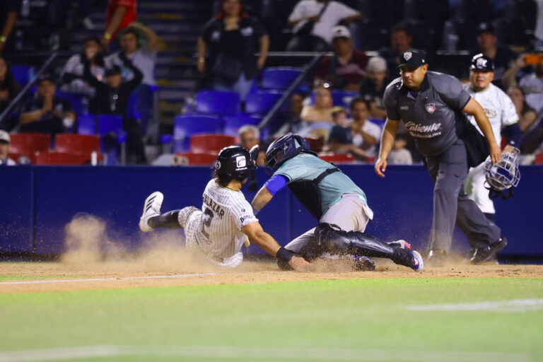 Los Sultanes barren a Charros