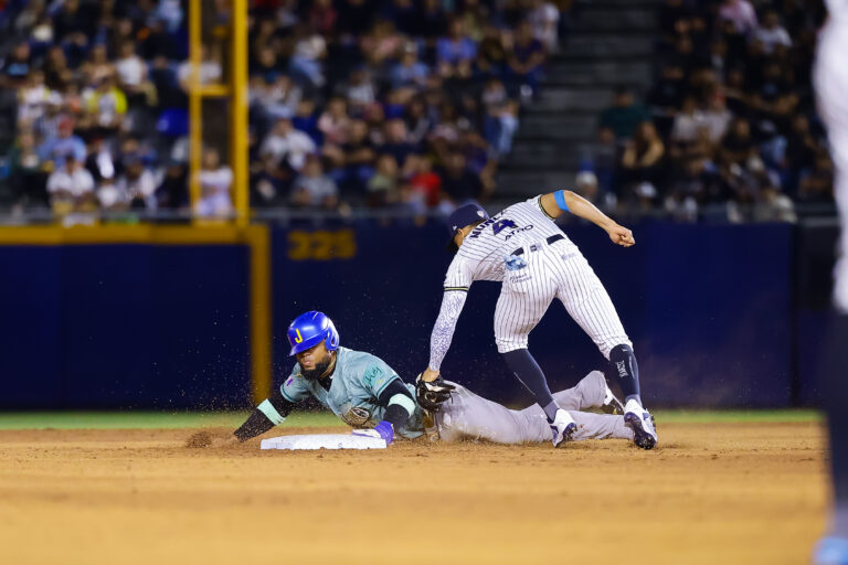 Sultanes se imponen a Charros en duelo de pitcheo en el arranque de la serie