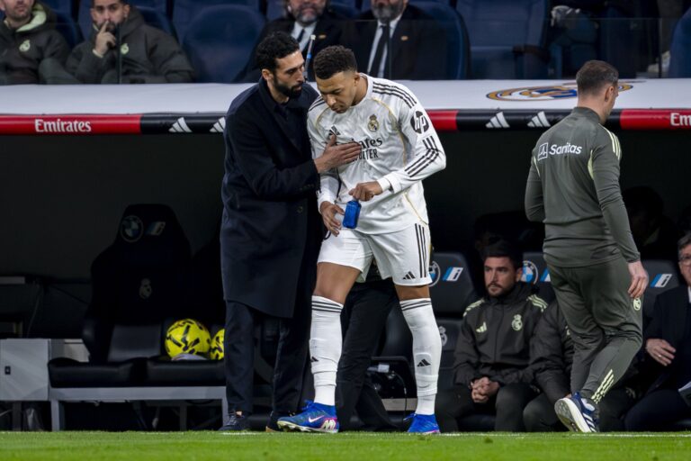 Álvaro Arbeloa le pone calma al tema Mbappé