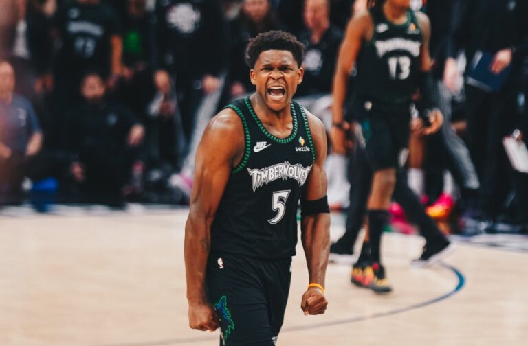 Anthony Edwards lidera a Timberwolves y empata la serie ante Spurs
