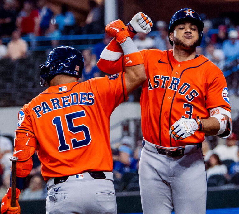 Astros madrugan a Eovaldi y vencen a Rangers en Arlington