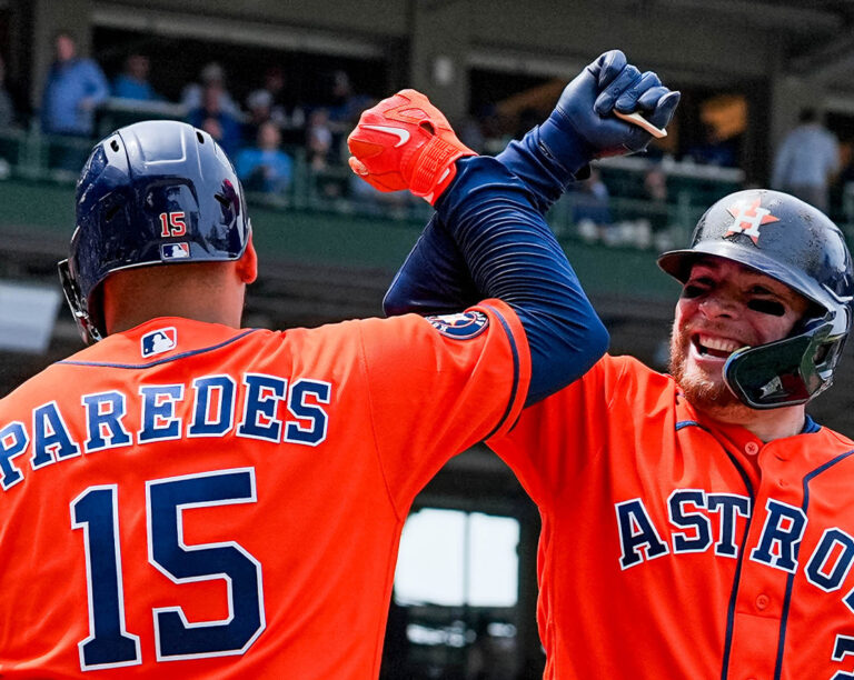 Christian Walker conecta dos jonrones y guía blanqueada de Astros sobre Cubs en Wrigley Field