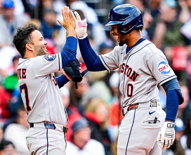 Astros explota a la ofensiva en Fenway Park
