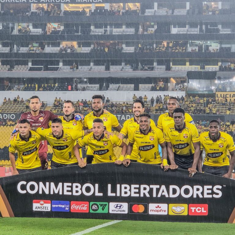 Barcelona sorprende a Boca Juniors y se mete en la pelea en la Libertadores