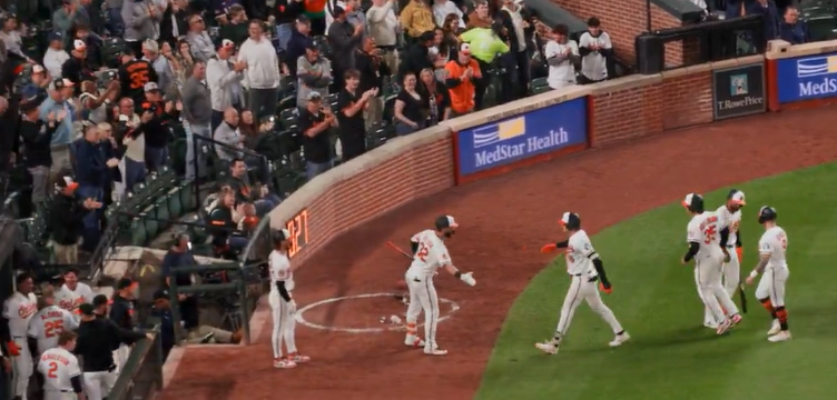 Orioles remontan a Yankees con bombazo de Coby Mayo en Camden Yards